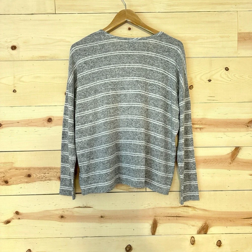 Torrid Women's Plus 0 Gray White Striped‎ Cardigan Button Front Lightweight Knit